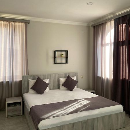 Hotel Menua Yerevan Exterior photo