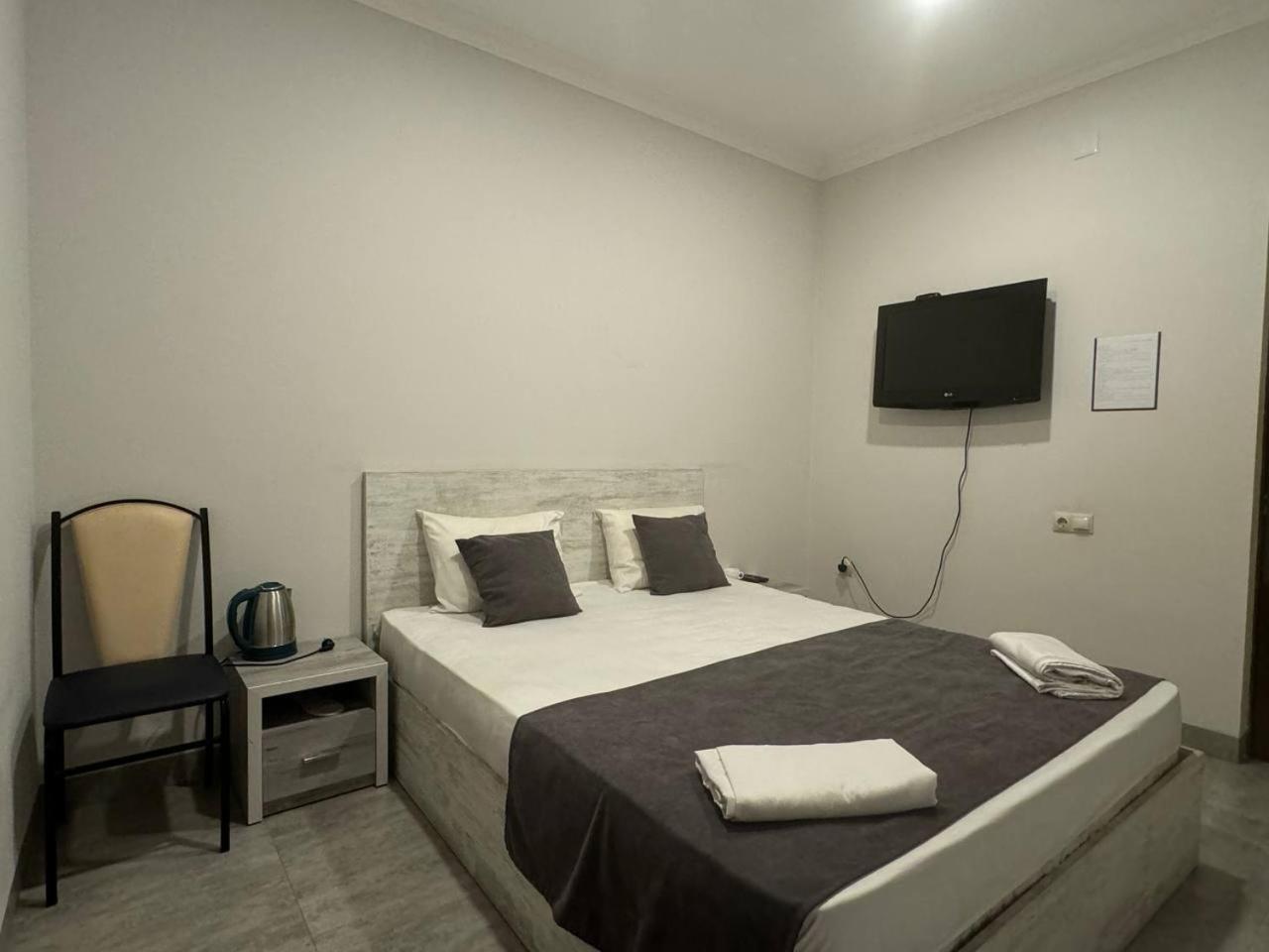 Hotel Menua Yerevan Room photo