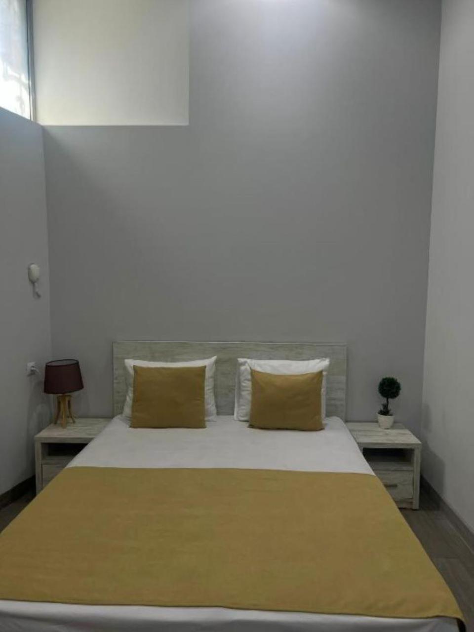 Hotel Menua Yerevan Exterior photo