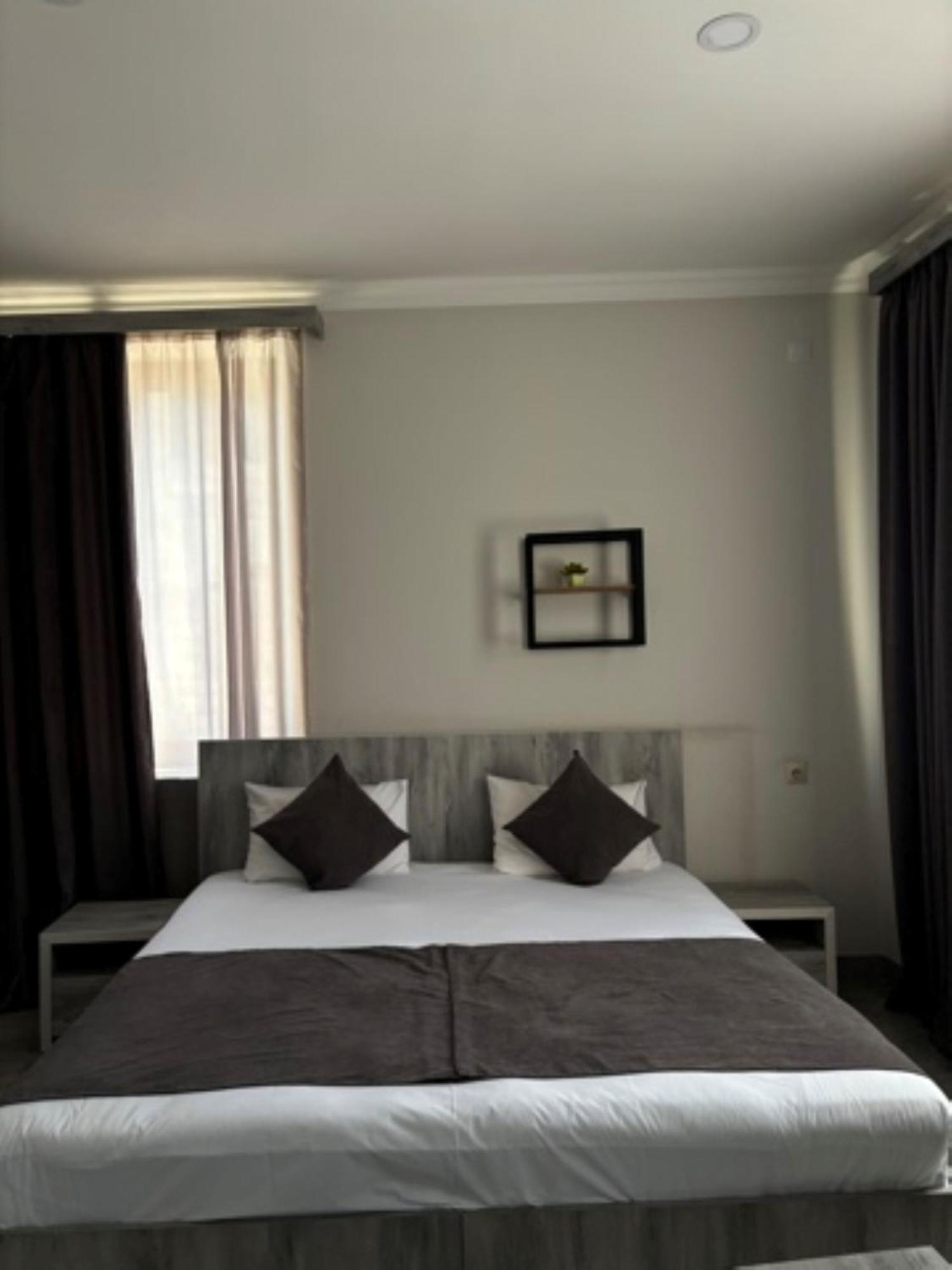 Hotel Menua Yerevan Exterior photo