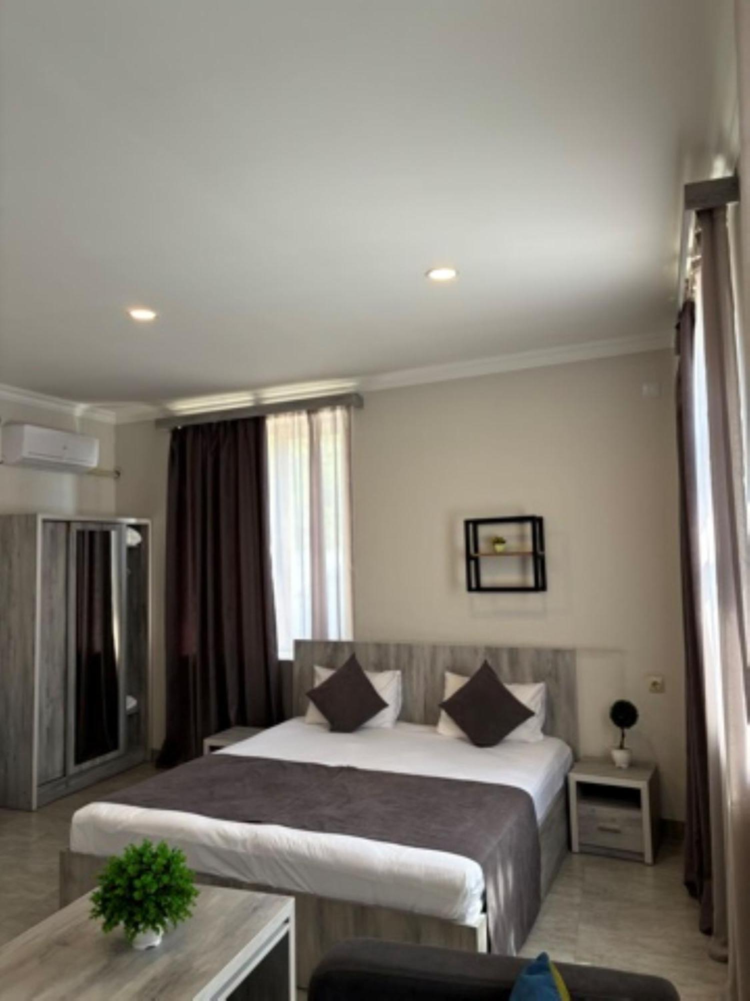 Hotel Menua Yerevan Exterior photo